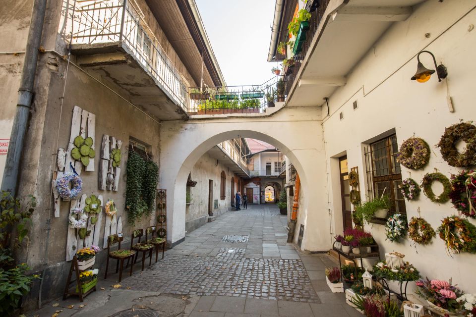 Krakow: Kazimierz Jewish Quarter Walking Tour - Key points at a glance