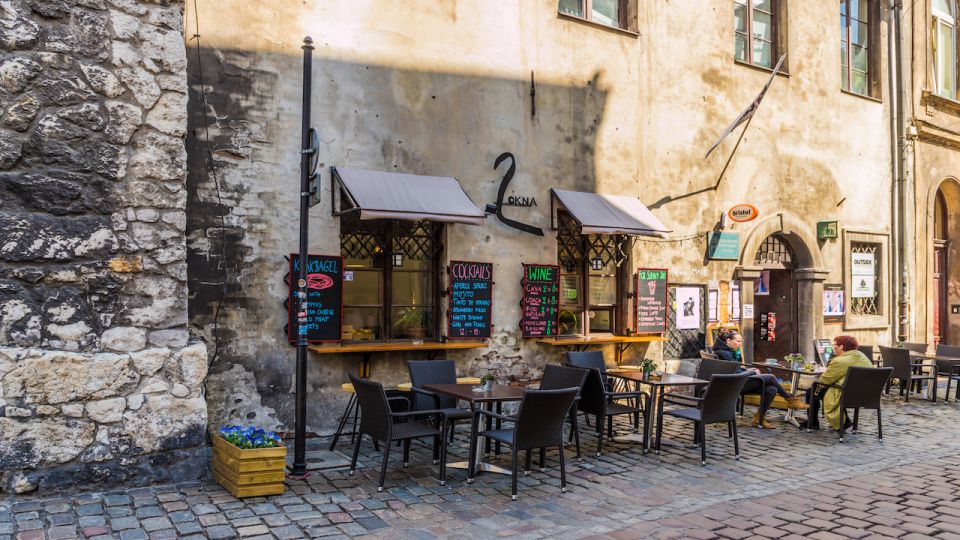Krakow: Kazimierz Jewish Quarter Walking Tour - Plac Nowy: where modern life overlaps the old quarter