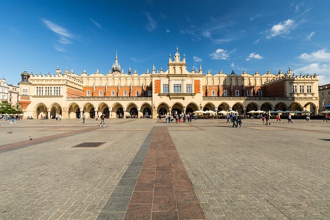 Krakow Old Town Guided Walking Tour - Krakow Old Town on Foot: What a 3-Hour Loop Actually Delivers