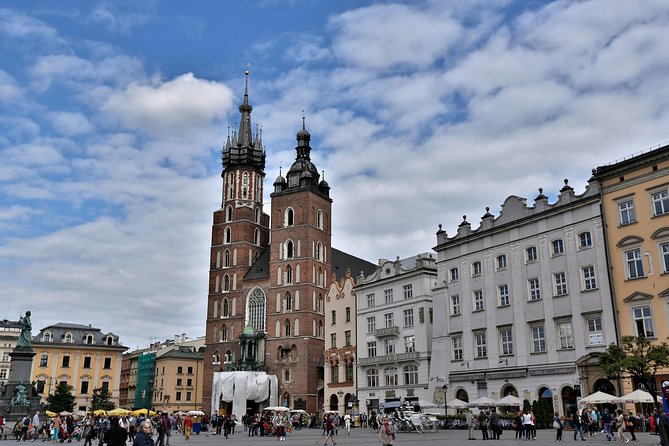 Krakow: Old Town Guided Walking Tour - Starting at Krakow’s St. Florian’s Church: relics and route-finding
