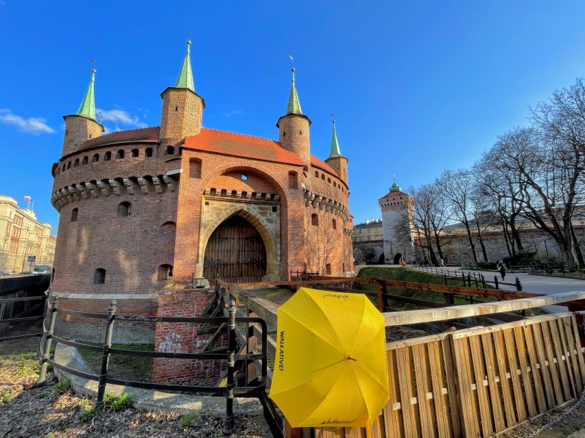 Kraków: Old Town & Wawel Castle Walking Tour in English - Key things you’ll notice on this walk