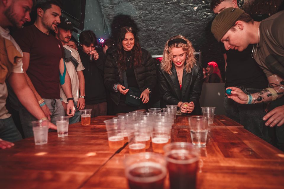Krakow: Pub Crawl with 1 Hour of Unlimited Alcoholic Drinks - The professional photographer: fun memories, with a real opt-out