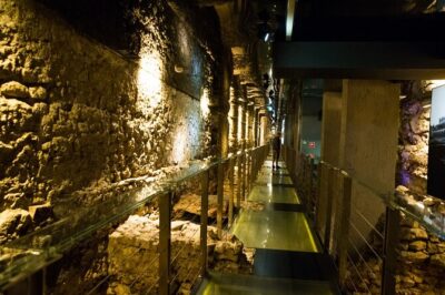 Krakow: Rynek Underground Museum Skip-the-line Guided Tour - Your 90-Minute Plan Underground: How the Museum Route Works