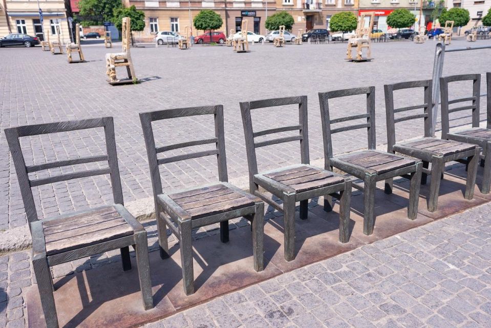 Krakow: Schindler's Factory & Ghetto Guided Tour - The ghetto walk starts at the walls, then moves to the heart