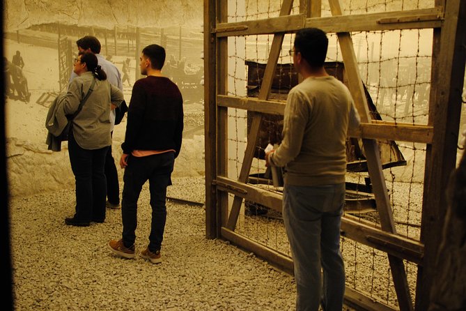 Krakow Schindler's Factory Museum Guided Tour in English - The 90-minute format: how the timing shapes the experience