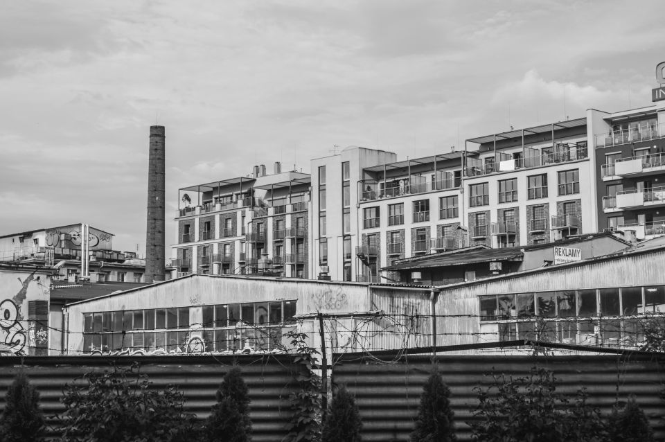 Krakow: Schindler's Factory Skip-the-Line Ticket - Timing, meeting point, and getting in without stress