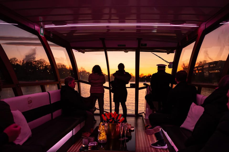 Krakow: Sightseeing Cruise on Vistula River with Audio Guide - Best times to go: photos, light, and cold-weather comfort