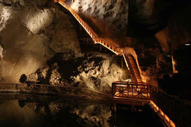 Krakow to Wieliczka: Salt Mine Guided Tour with Ticket & Transfer - Why Wieliczka works so well from Krakow