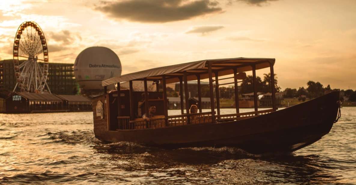 Krakow: Vistula Night Cruise by Gondola w/ Audio Commentary - The Boat Setup: Wood, Size, and Comfort