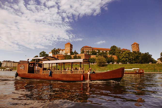 Krakow Vistula River 1 Hour Sightseeing Cruise - Audio guide in English and Polish: useful, but don’t expect live magic