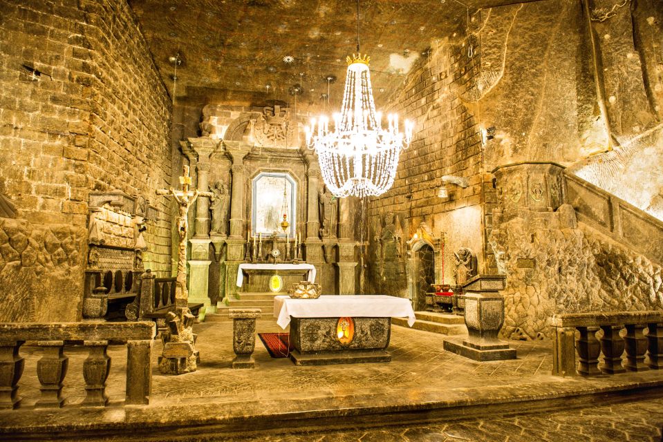 Krakow: Vistula River Cruise and Wieliczka Salt Mine Tour - Riding Out to Wieliczka: How the Transfer Sets Up the Mine Tour