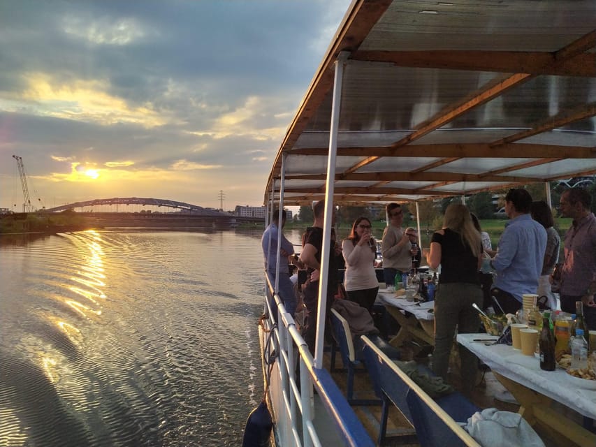 Krakow: Vistula River Cruise with Historical Views - Key moments worth timing