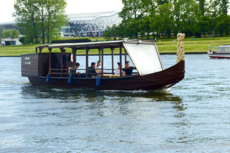 Krakow: Vistula River Cruise with Historical Views - A 1-hour Vistula cruise that makes Krakow easy to read