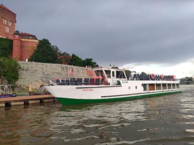 Krakow: Vistula River Cruise with Historical Views - From Wawel Hill to the Old Town views