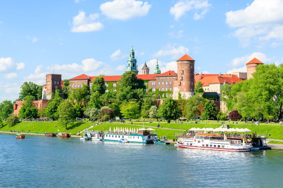 Krakow: Vistula River Cruise with Historical Views - Podgórze and Kazimierz: seeing Krakow’s districts shift on the water