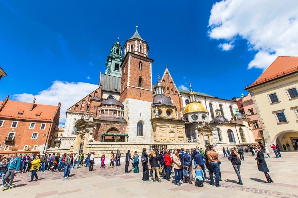 Krakow: Wawel Castle and Cathedral Guided Tour - Wawel Cathedral: crowning traditions, remembrance, and the Sigismund Bell