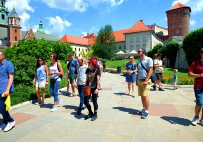 Krakow: Wawel Castle Guided Tour with Entry Tickets - Start on Kanonicza Street and Get Up to Wawel Hill Fast