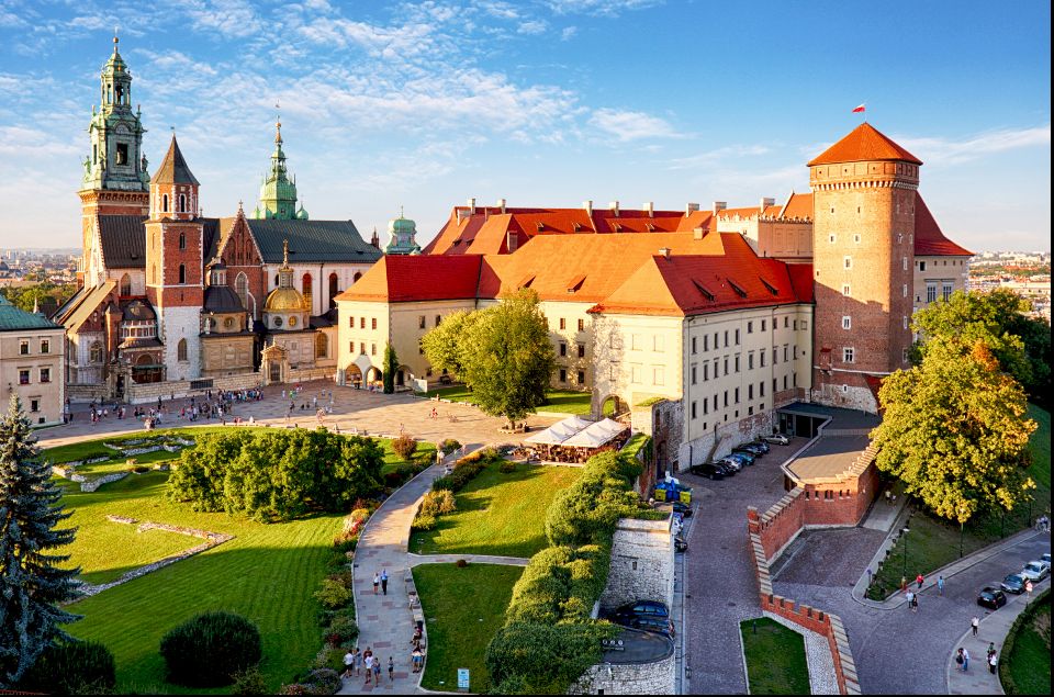 Krakow: Wawel Castle Guided Tour with Entry Tickets - How the Guide Shapes Your Visit (and How to Choose the Right Expectation)