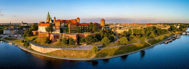 Krakow: Wawel Hill Audioguide Tour - Wawel as a royal stage: what the audio teaches before you even enter
