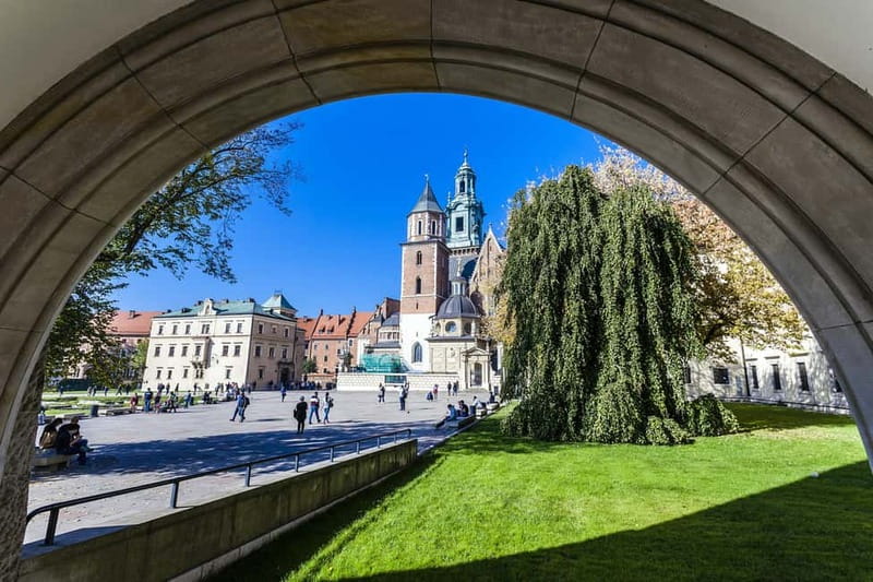 Krakow: Wawel Hill Audioguide Tour - Arcaded Courtyard: read the architecture instead of just admiring it