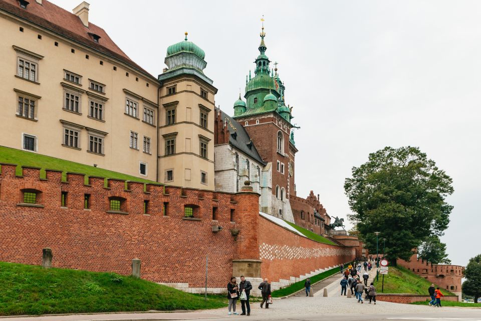 Krakow: Wawel Royal Hill with Optional Castle and Cathedral - Wawel Hill in 90 minutes: what this tour does better than DIY