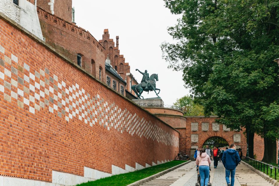 Krakow: Wawel Royal Hill with Optional Castle and Cathedral - Who should book this Wawel Royal Hill tour (and who might not)