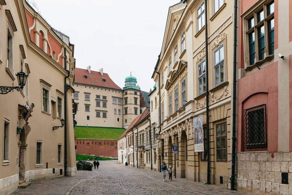 Krakow: Wawel Royal Hill with Optional Castle and Cathedral - Finishing at Wawel Cathedral: what you’ll see without an entrance ticket