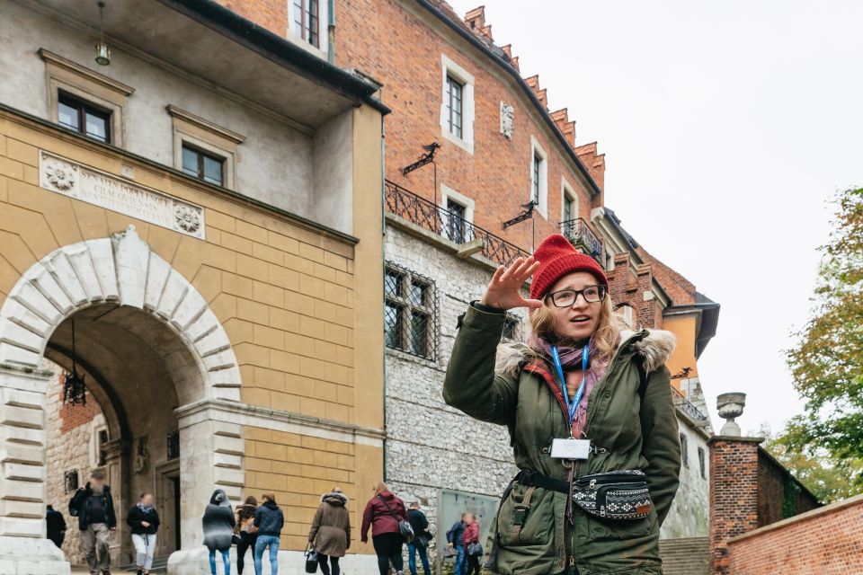 Krakow: Wawel Royal Hill with Optional Castle and Cathedral - Guide quality and group feel: what you should look for