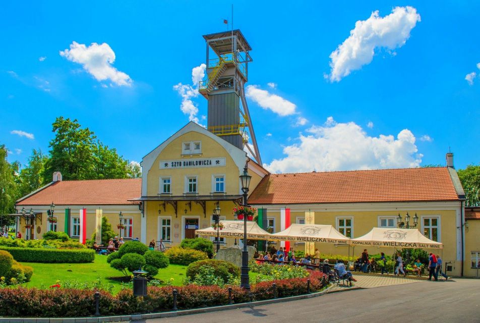 Krakow: Wieliczka Salt Mine Fast-Track Ticket & Guided Tour - The star moments: the salt carvings and the church scenes