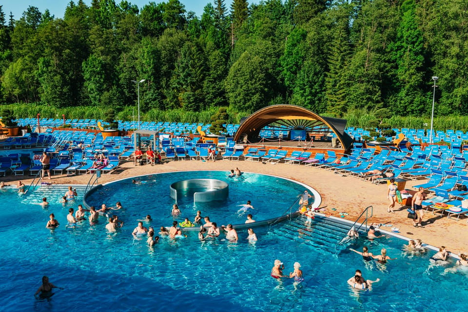 Krakow: Zakopane Tour with Thermal Baths, Cable Car & Pickup - Gubałówka funicular: how to get the best Tatra views