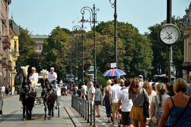 Krakow's Essential Tour of the Old Town and Wawel Castle - St. Mary’s Basilica: unequal towers and the hourly trumpeter tune
