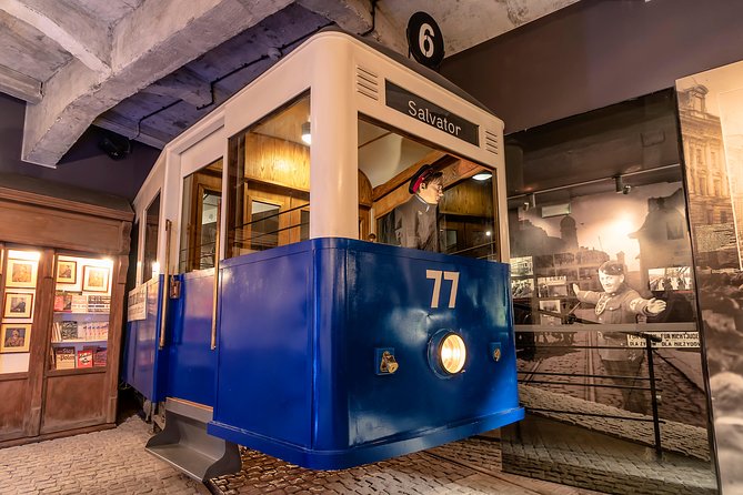 Schindler's Factory Guided Tour in Krakow & skip the line ticket - Hearing the guide in small rooms: headsets are the sticking point