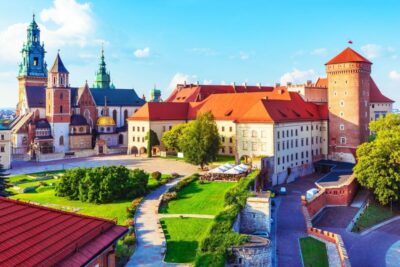 Skip-the-Line Wawel Castle Chambers Private Tour - Meeting Wawel the smart way: John Paul II Monument to the hill