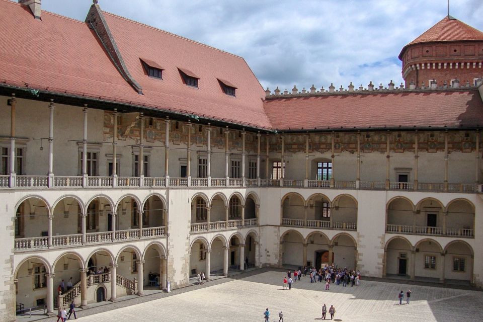 Skip-the-Line Wawel Castle Chambers Private Tour - Option 2: The 3-hour tour adds Wawel Cathedral and Sigmund’s Bell