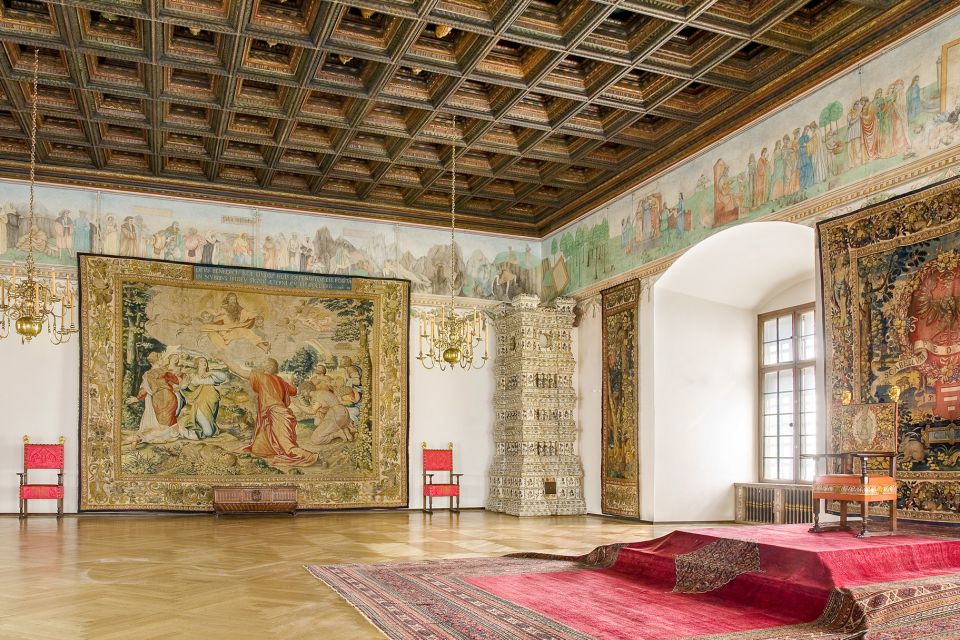 Skip-the-Line Wawel Castle Chambers Private Tour - Guided by real pros: what the guide quality means on-site